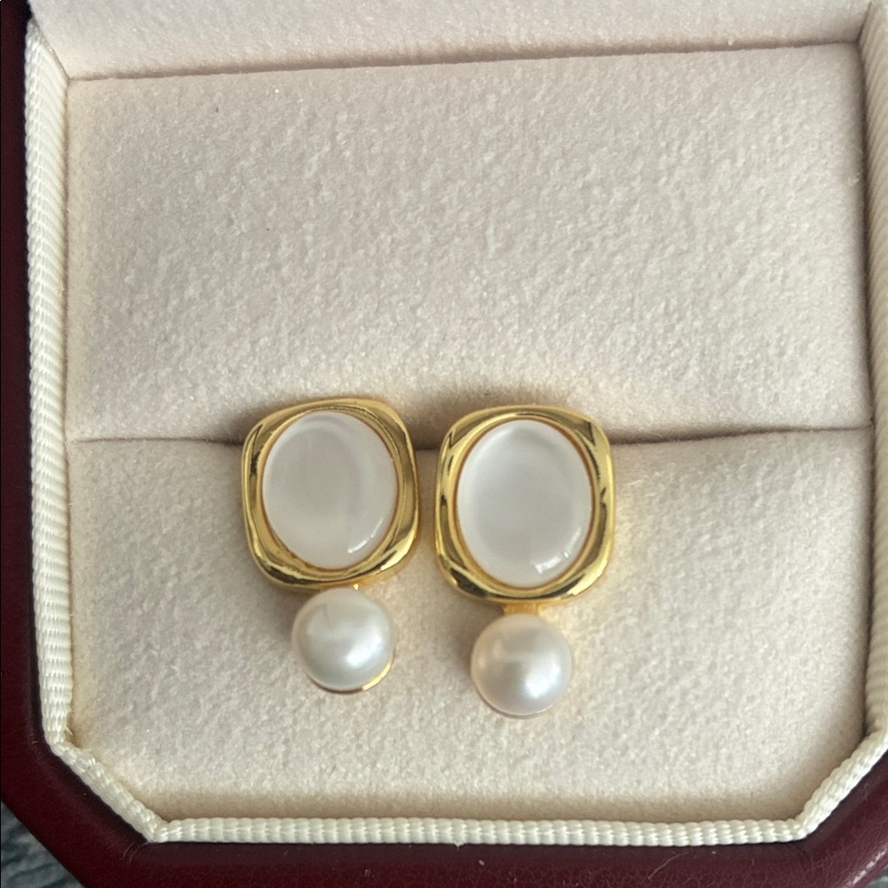 Elegant Gold and White Earrings